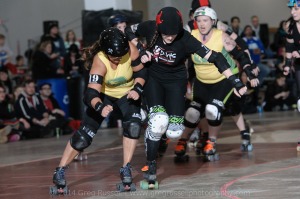 D-VAS jammer Battering Ma'am attempts to evade the Farmers' Crazy Mama. (Photo by Greg Russell)